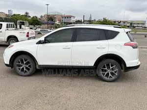 Toyota RAV4 SE FWD (2.5L 4cyl 6A) 2017 White