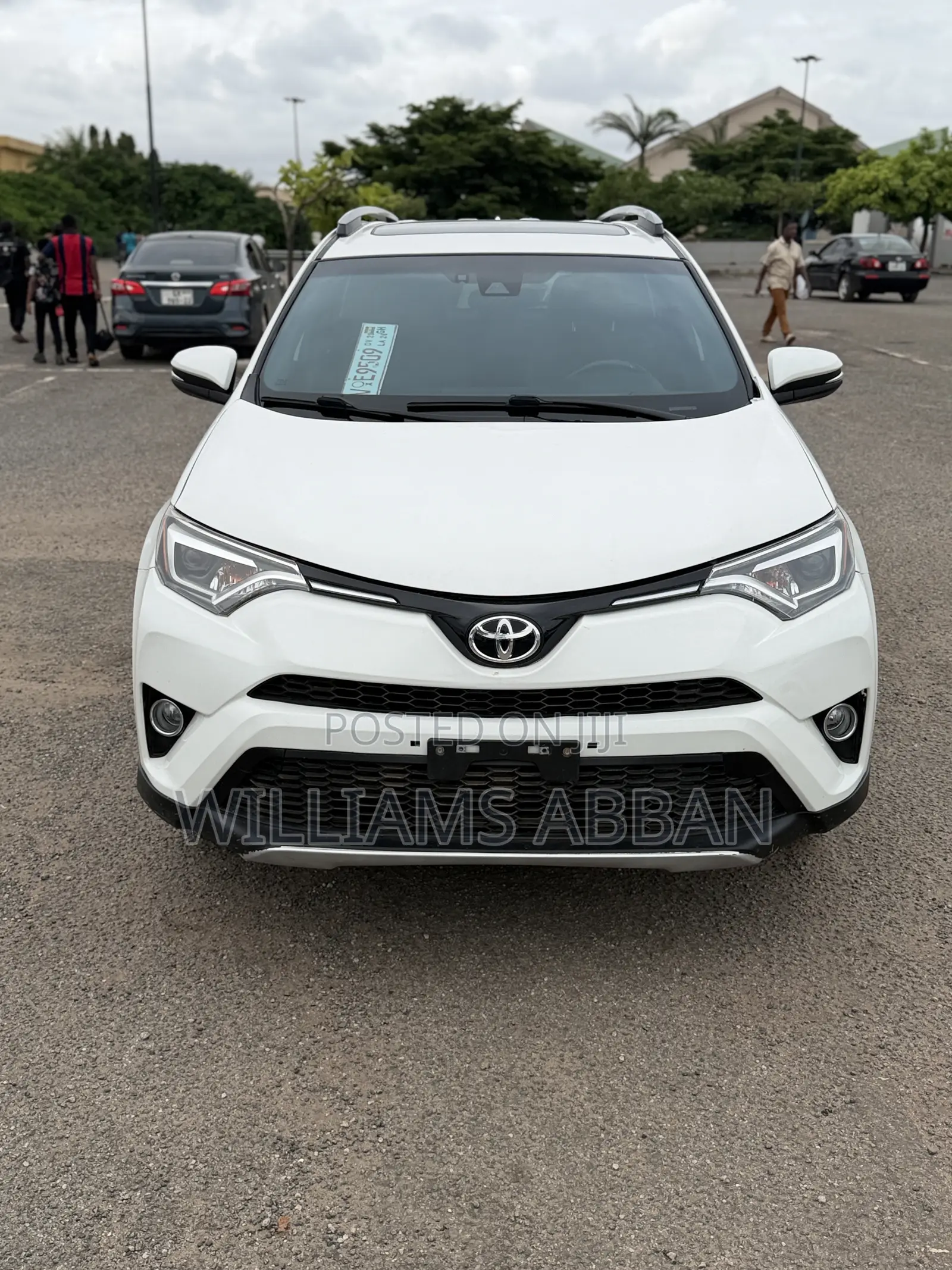 Toyota RAV4 SE FWD (2.5L 4cyl 6A) 2017 White
