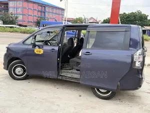 Toyota Voxy V 2WD 8-Seater 2013 Gray