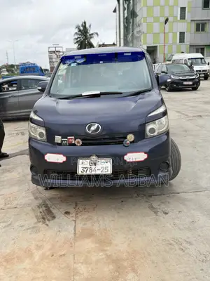 Toyota Voxy V 2WD 8-Seater 2013 Gray