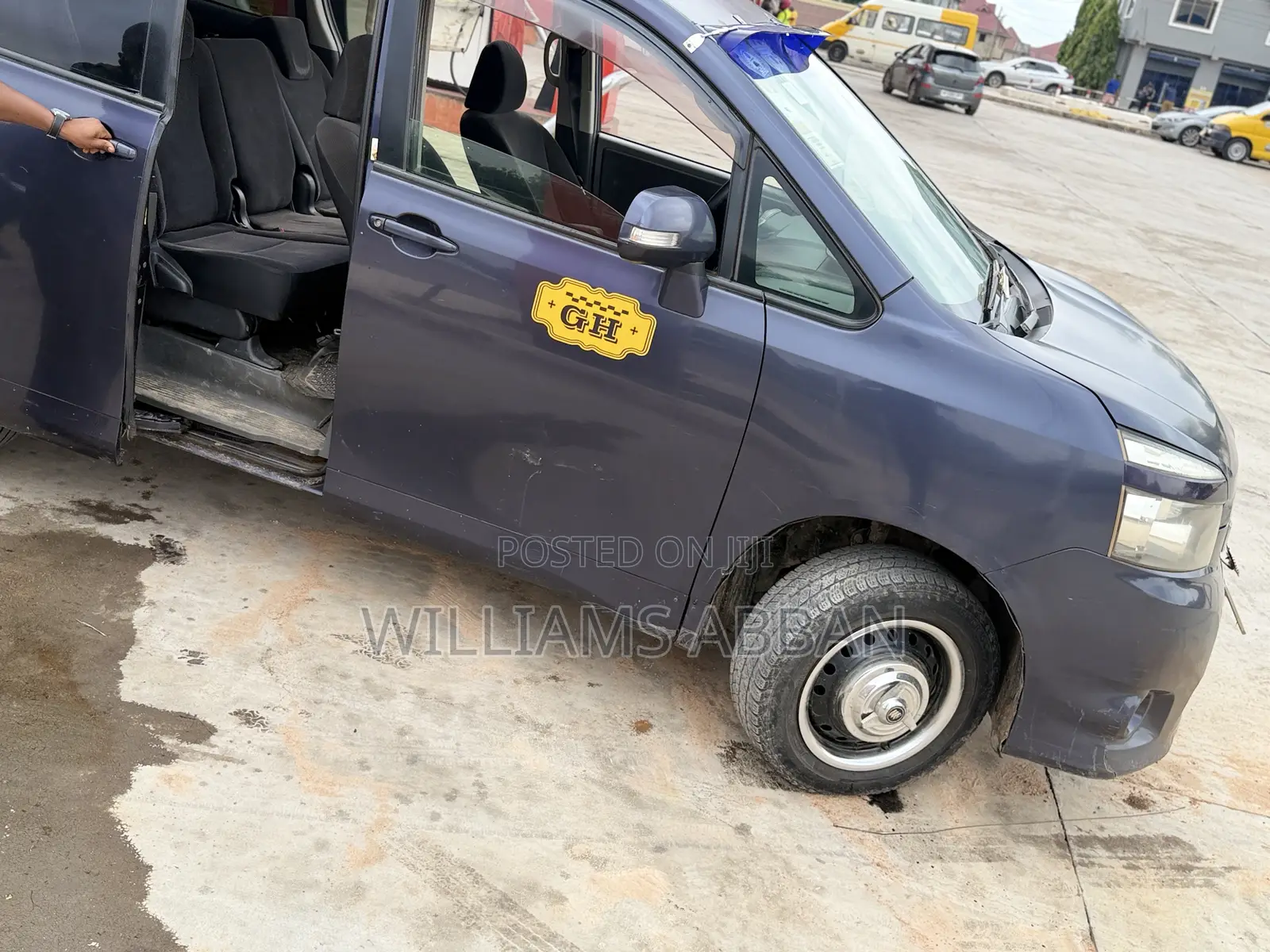 Toyota Voxy V 2WD 8-Seater 2013 Gray
