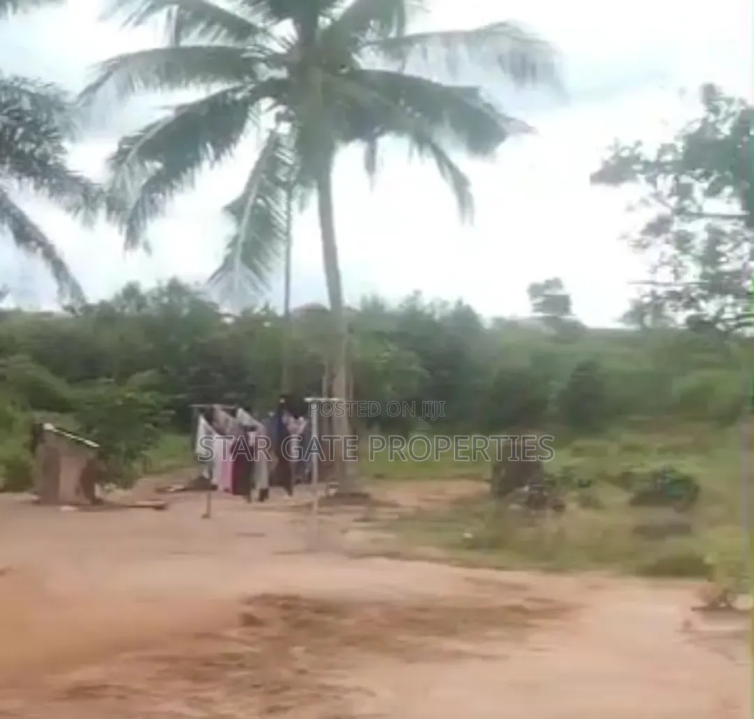 6 Plots for Sale at Ejisu Boankra ( Highway Road Side)