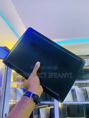 Laptop HP 15-dw1197nia 8GB Intel Core i5 HDD 1T