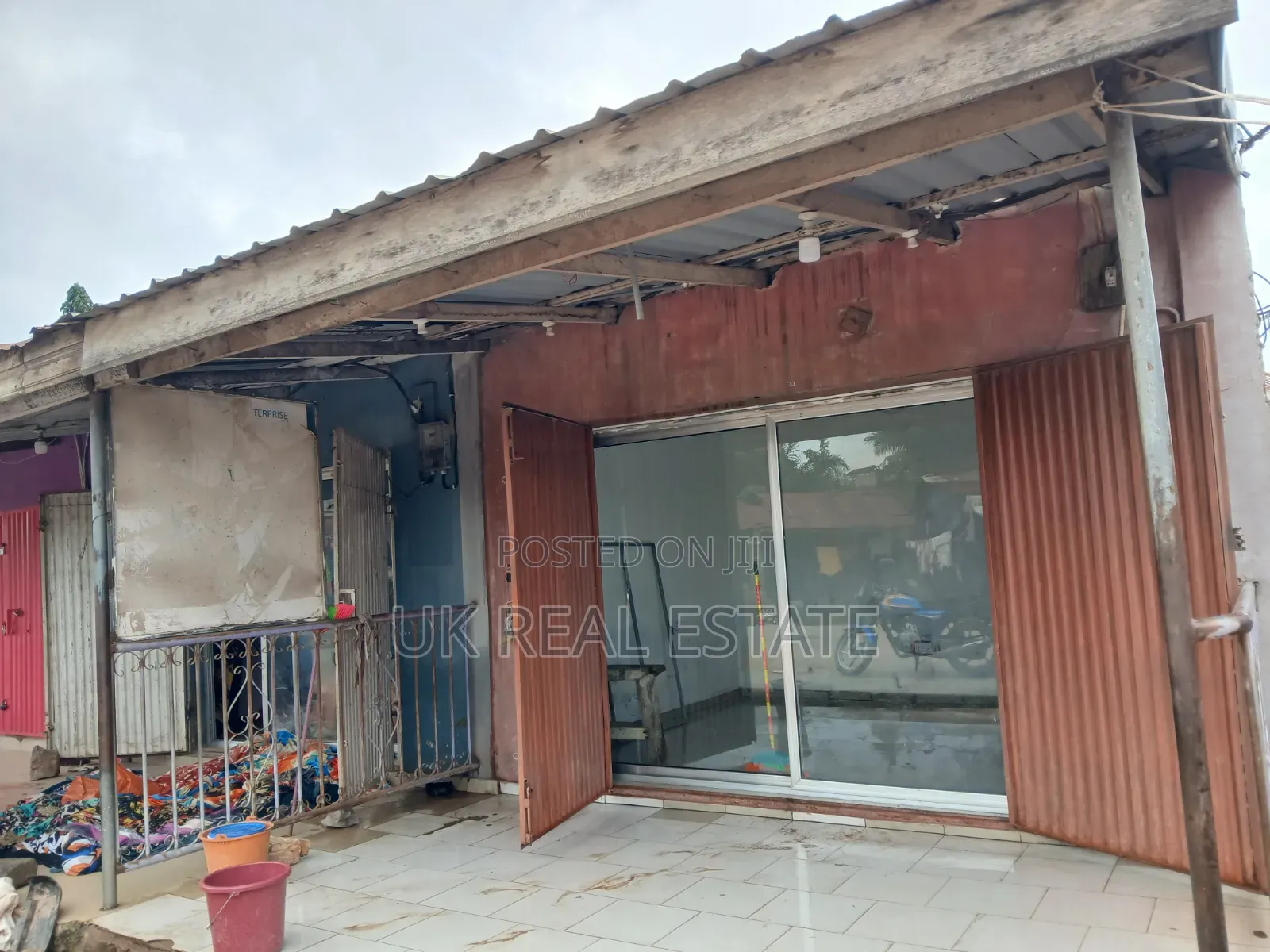 Store for Rent at Mallam Junction-Kokroko
