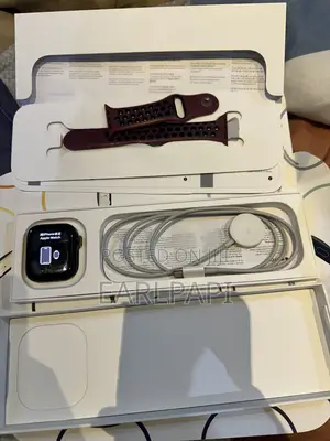 Apple Watch Series 7 , 45mm GPS + Cellular