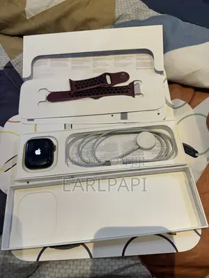 Apple Watch Series 7 , 45mm GPS + Cellular