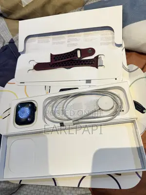 Apple Watch Series 7 , 45mm GPS + Cellular