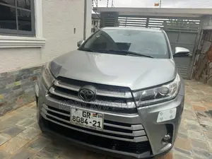 Toyota Highlander LE 2019 Silver
