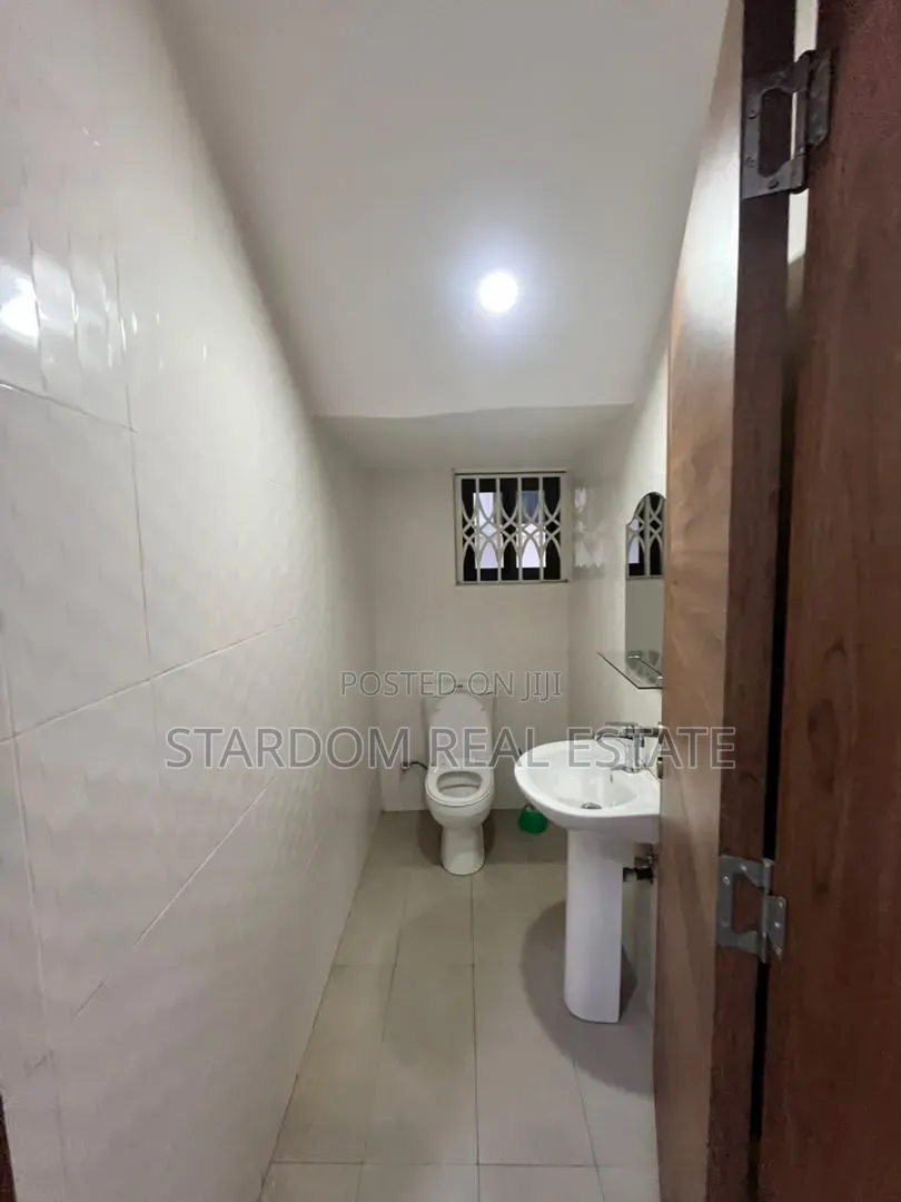 4bdrm Duplex in East Legon Hills, Boundary Road Area for rent