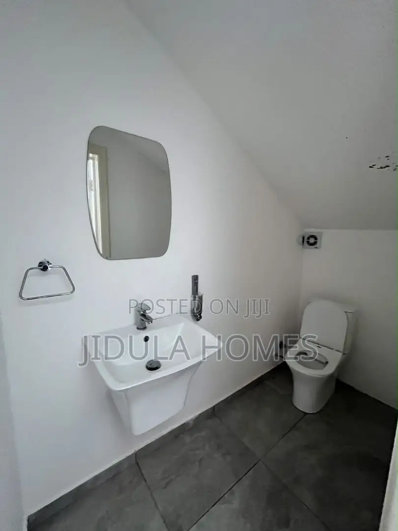 4bdrm Duplex in East Legon Hills, School Junction for rent