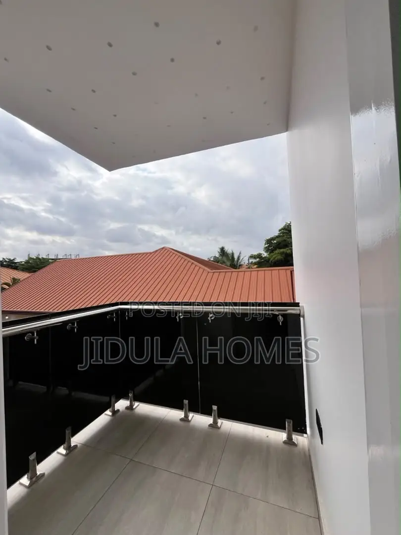 4bdrm Duplex in East Legon Hills, School Junction for rent