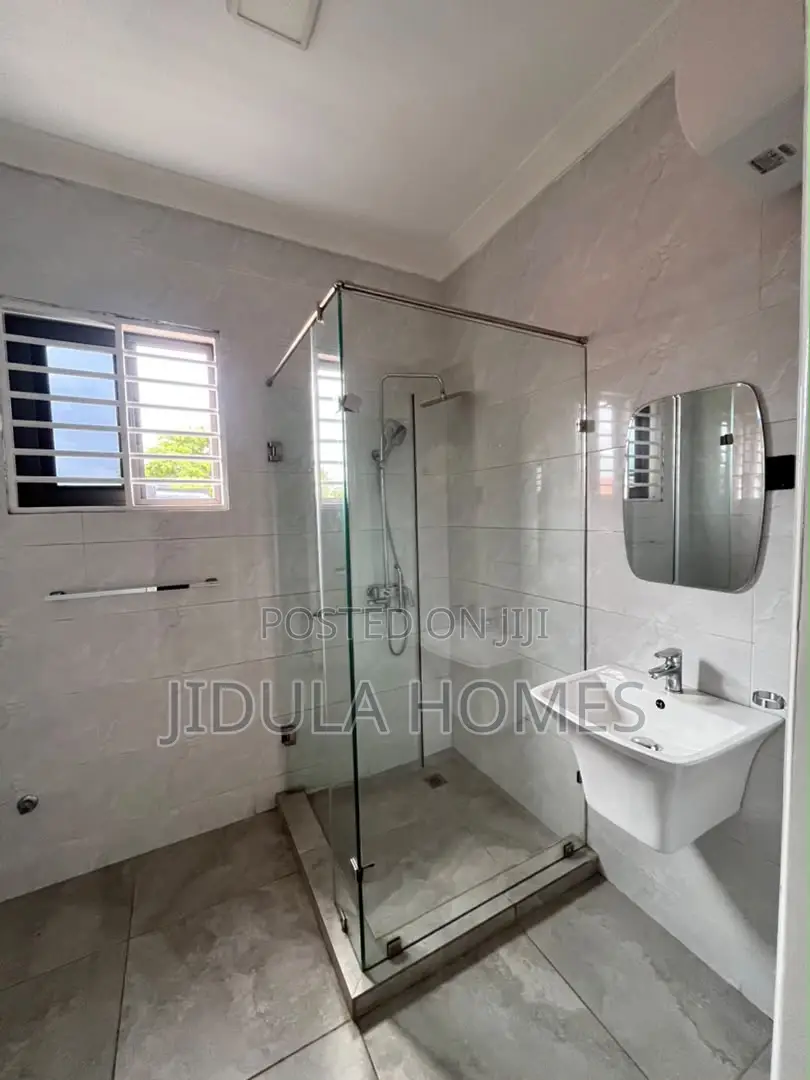 4bdrm Duplex in East Legon Hills, School Junction for rent