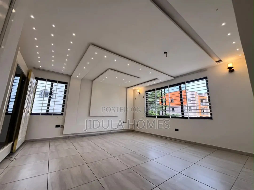 4bdrm Duplex in East Legon Hills, School Junction for rent