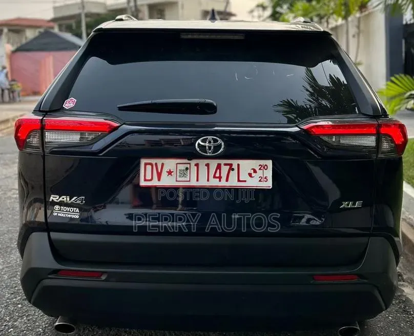 Toyota RAV4 XLE AWD 2020 Blue