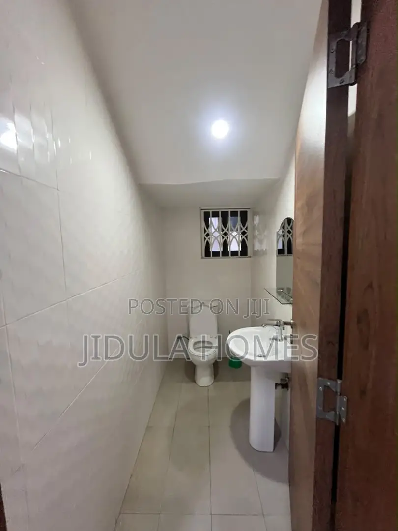 4bdrm Duplex in East Legon Hills, School Junction for rent