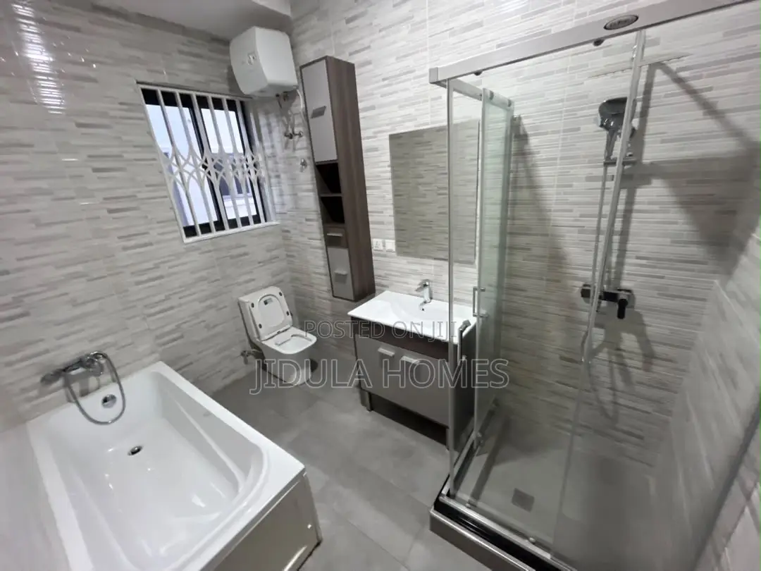 4bdrm Duplex in East Legon Hills, School Junction for rent