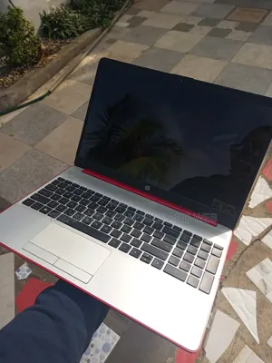 Laptop HP 15 12GB Intel Pentium HDD+SSD 700GB