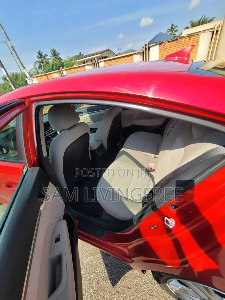 Hyundai Elantra SE 2020 Red