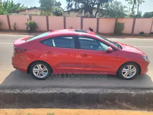 Hyundai Elantra SE 2020 Red