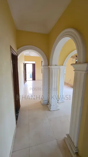 3bdrm Apartment in Lashibi, Sakumono for rent