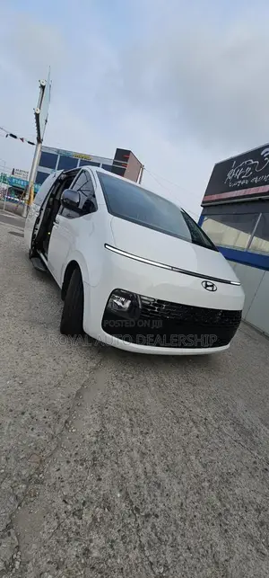 Hyundai Starex 2023 White