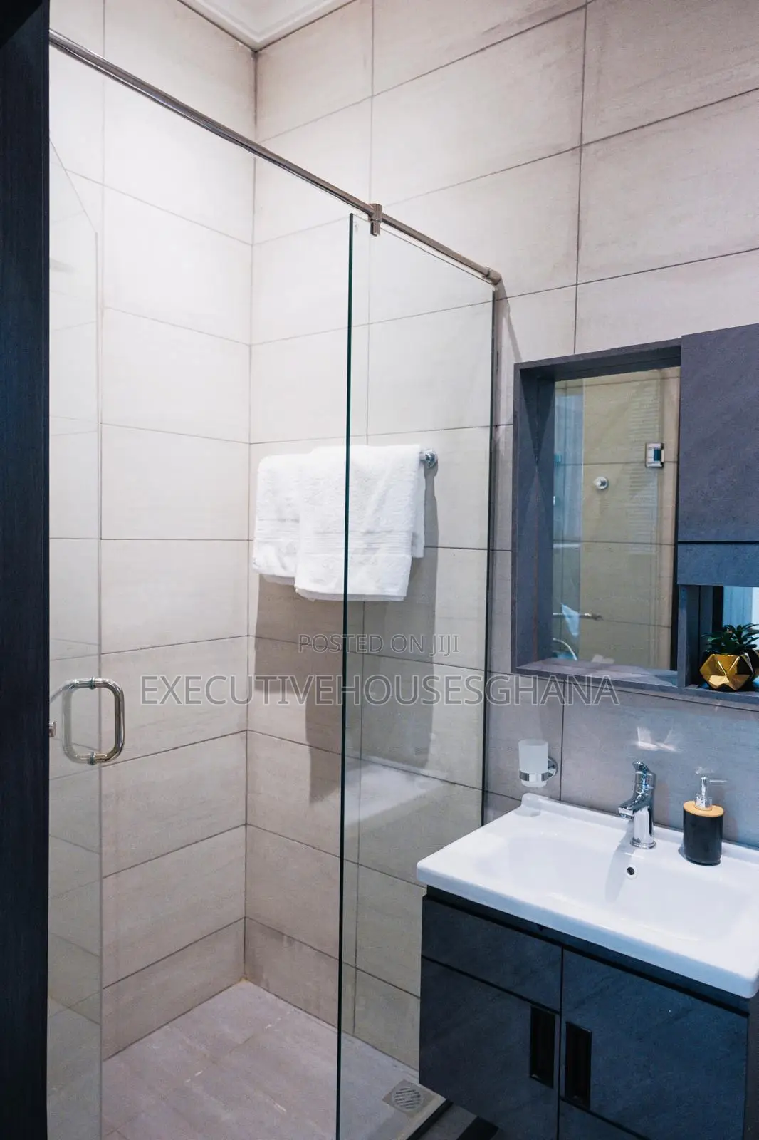 3 4 Bedroom Luxury Furnished Home Within a Gated Community