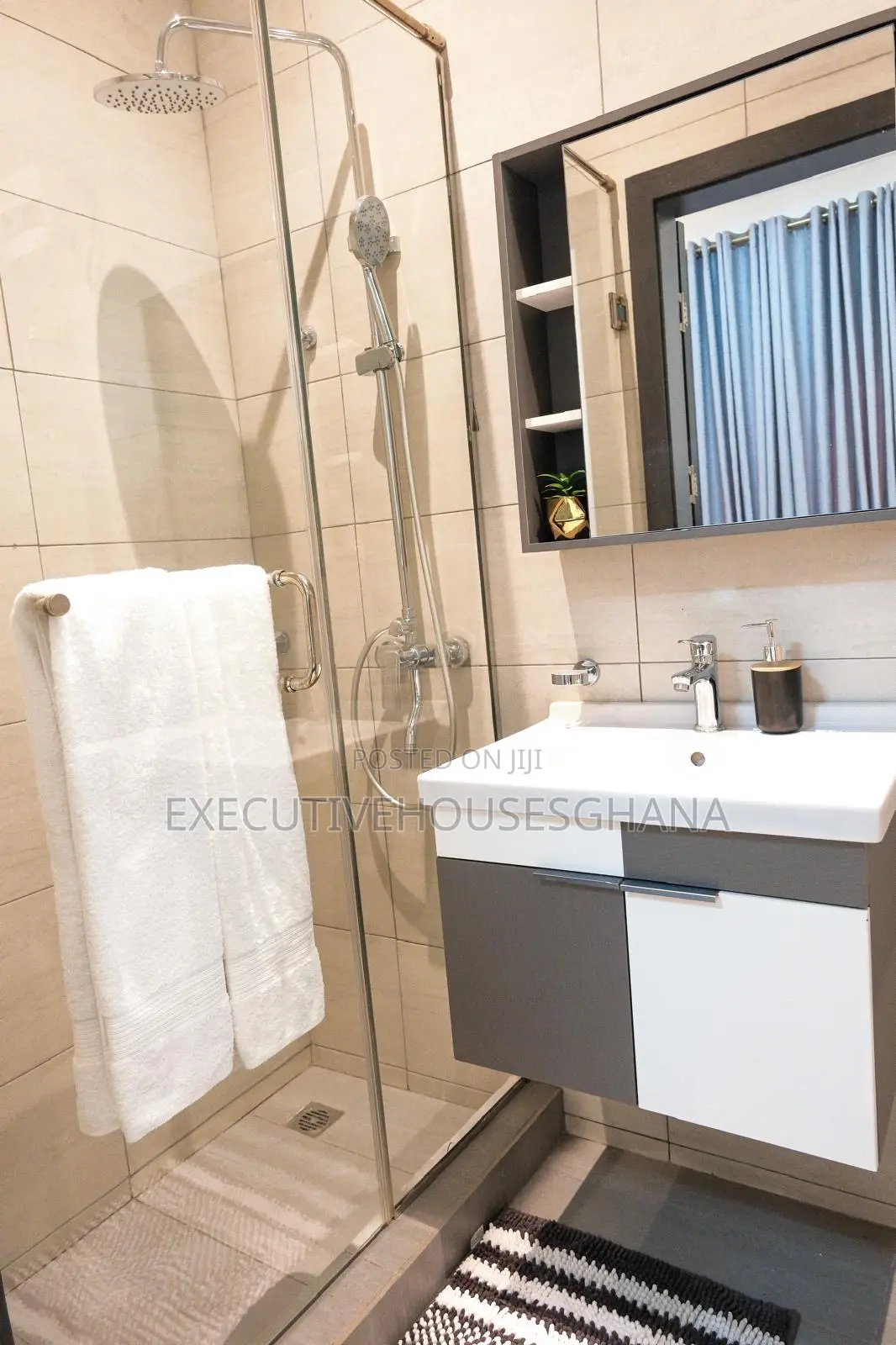 3 4 Bedroom Luxury Furnished Home Within a Gated Community