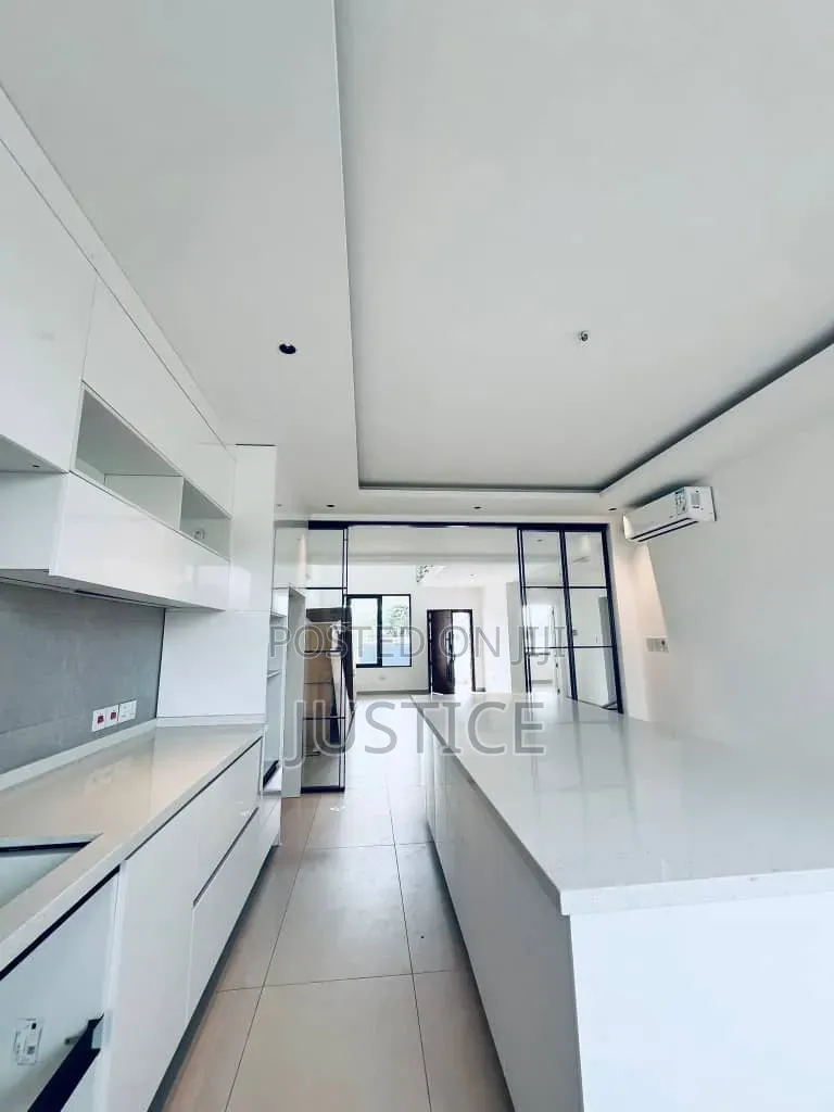4bdrm House in Adjiringanor, Otano for sale