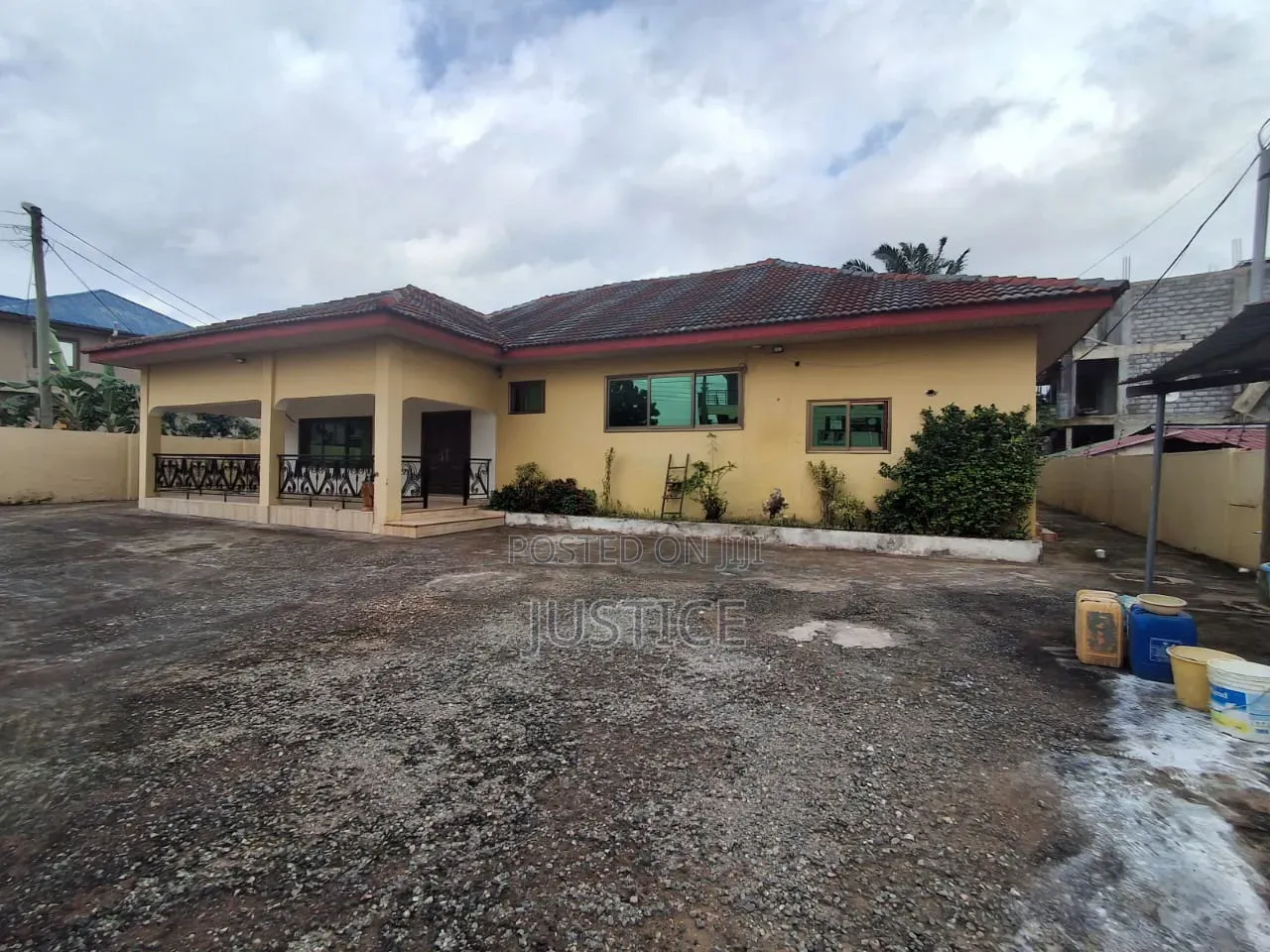Spacious 5 Beds House for Office