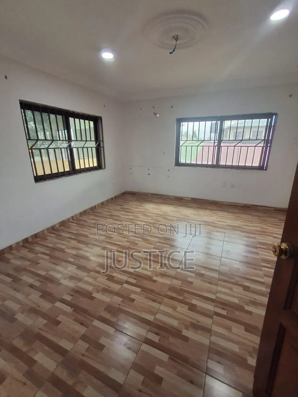 Spacious 5 Beds House for Office