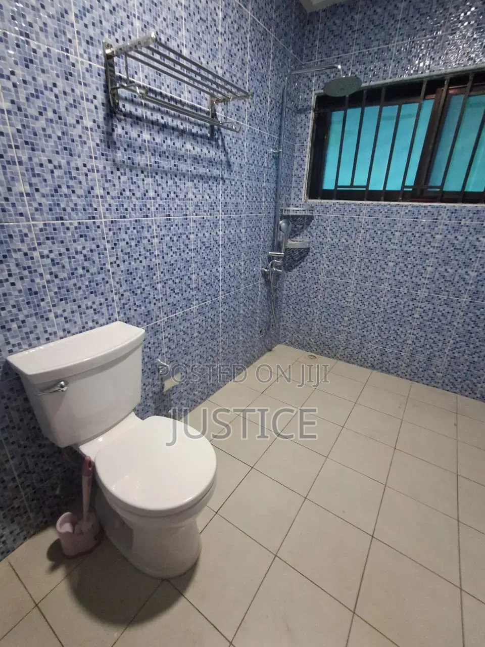 Spacious 5 Beds House for Office