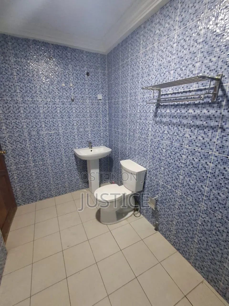 Spacious 5 Beds House for Office
