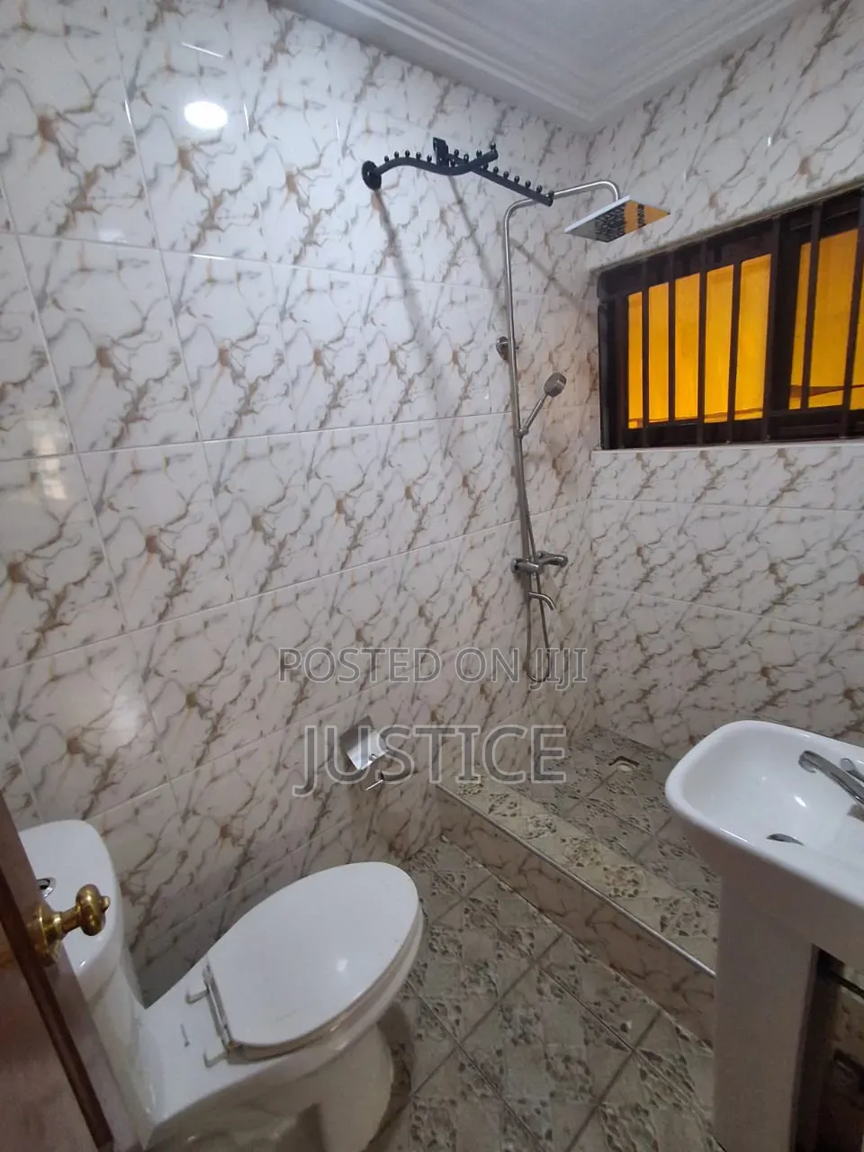 Spacious 5 Beds House for Office