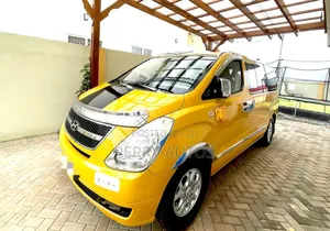 Hyundai Starex 2012 Yellow