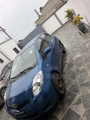 Toyota Yaris Base Hatchback 5dr 2011 Blue