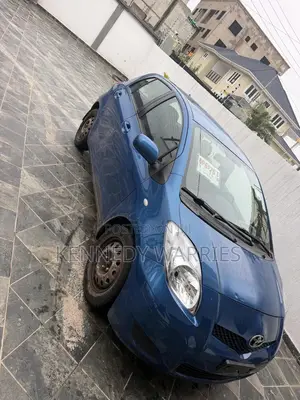 Toyota Yaris Base Hatchback 5dr 2011 Blue