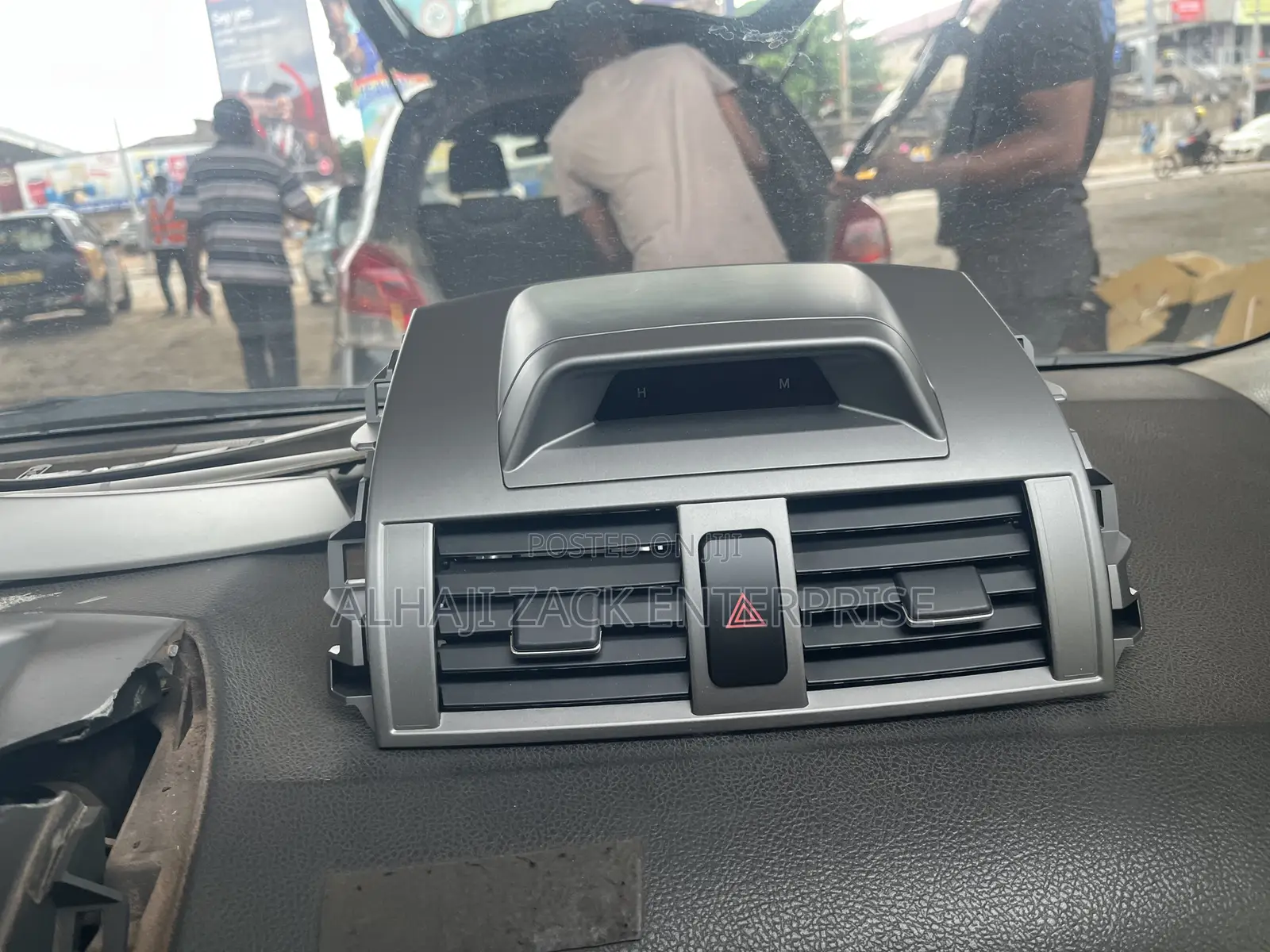 Toyota Corolla 2013 Ac Vent With Watch