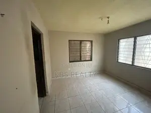 5bdrm Apartment in Ahodwo Melcom, Kumasi Metropolitan for rent