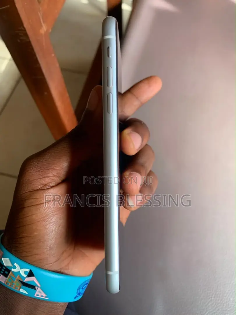 New Apple iPhone XR 64 GB White