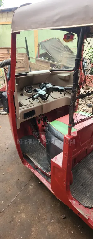 Bajaj RE 2022 Red