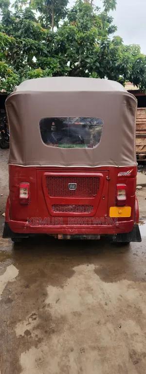 Bajaj RE 2022 Red