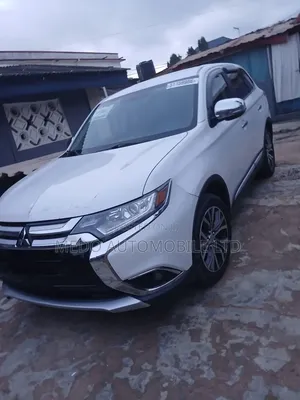 Mitsubishi Outlander 2017 White