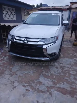 Mitsubishi Outlander 2017 White