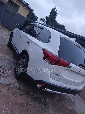 Mitsubishi Outlander 2017 White