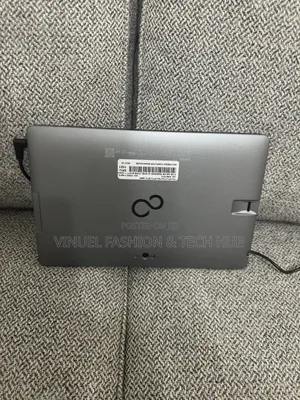 Laptop Fujitsu 8GB Intel Core M SSD 256GB