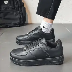 Sneakers in White Black (40,41,42,43,44)