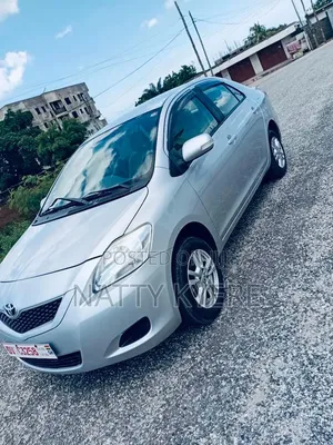Toyota Belta 2010 Silver