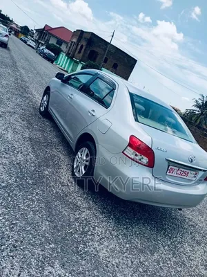 Toyota Belta 2010 Silver