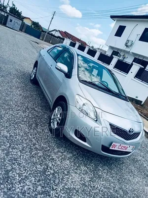 Toyota Belta 2010 Silver