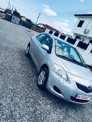 Toyota Belta 2010 Silver